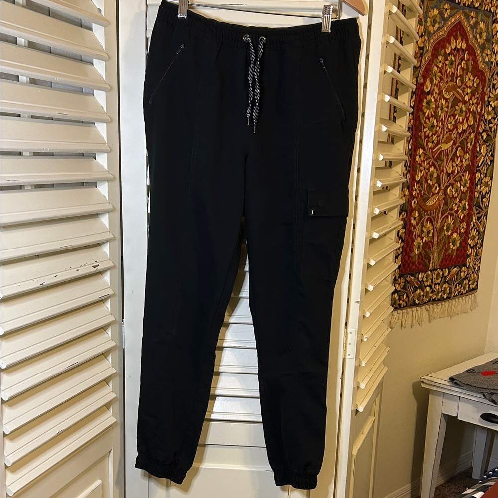 Woman’s Black skinny Jogger / scrub pants 7-pockets